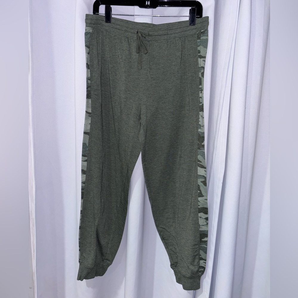 Splendid Olive Green Jogger‎ Pants camo size large comfortable fit